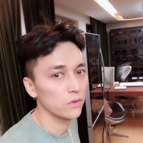 伯爵Johnny资料，伯爵Johnny最新歌曲，伯爵JohnnyMV视频，伯爵Johnny音乐专辑，伯爵Johnny好听的歌